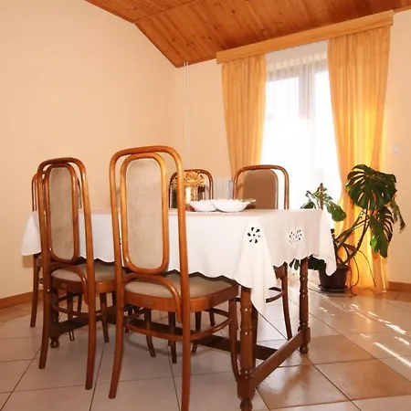 - Pobri 7890a * Opatija