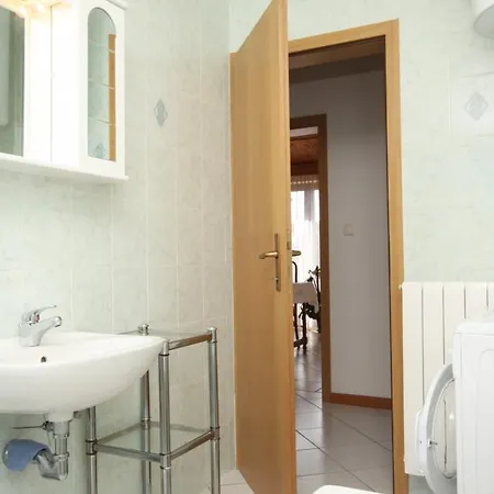 - Pobri 7890a * Opatija